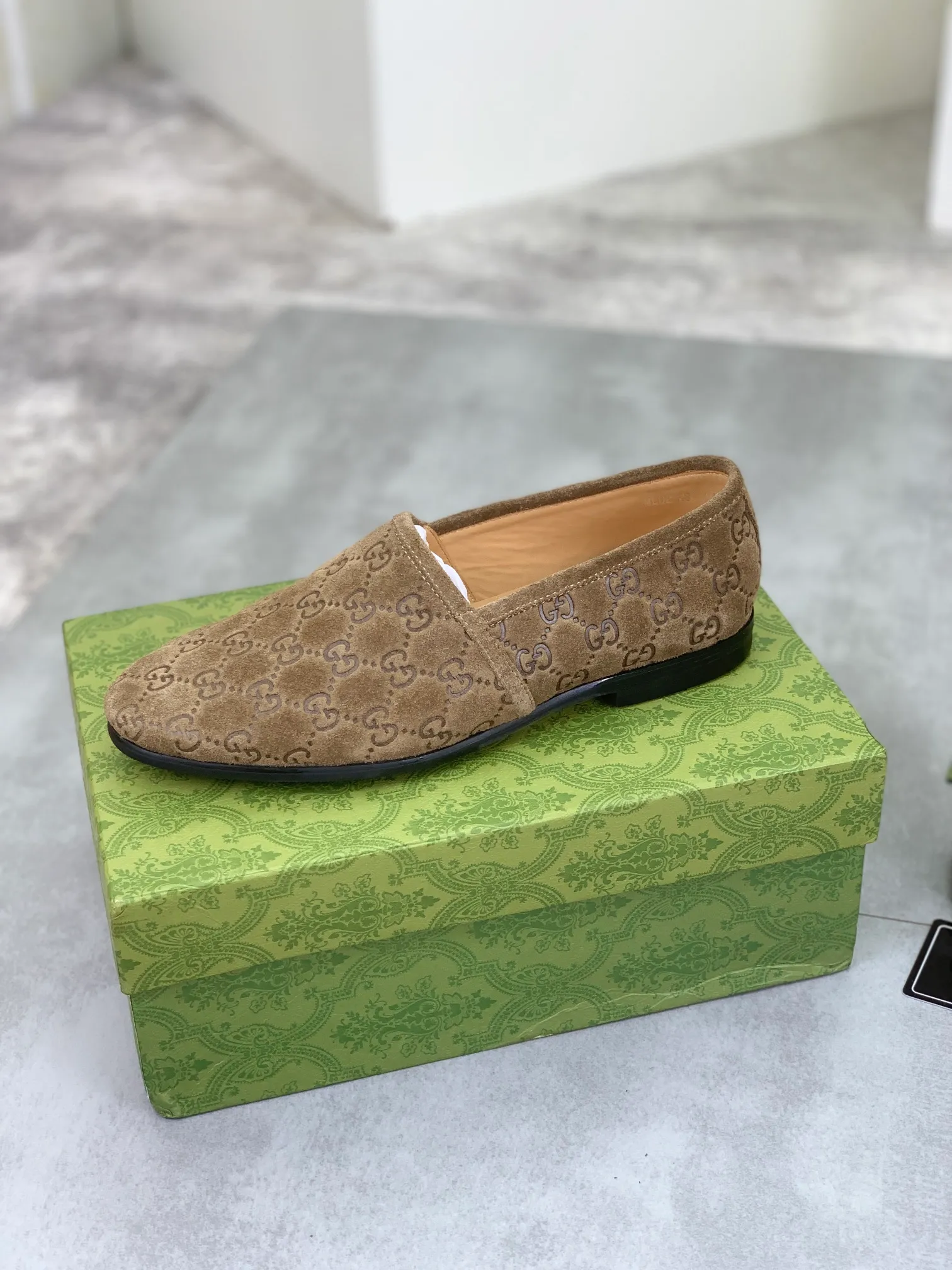 Men's Men's Shoes 💰P500💰【New Style】Water-dyed Niuli Gucci's most popular selection of lazy slip-on leather shoes (Gucci) official website latest Gucci lazy leather shoes, hot style 💥 simple and elegant style, exclusive for trendy men. Unique official website latest brand original double G embossing Elements 👑 Original Gucci decoration, fashionable and elegant, fabric original calfskin ✅ fully imported first-layer cowhide lining, official website designated wear-resistant, rubber business outsole, classic model taken at the counter in real life 🎬38-44 Various colors available